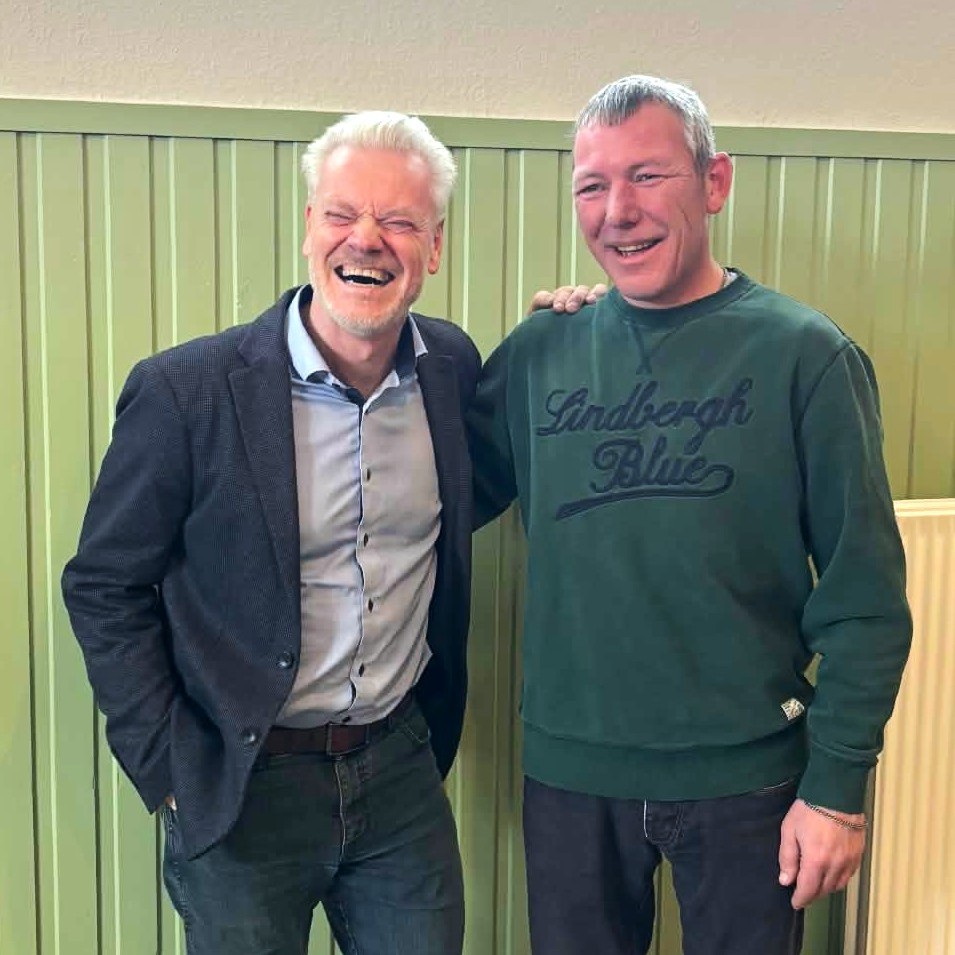 Aslak (tv) og Jubilaren Martin (th) - Humøret var højt under jubilæet.